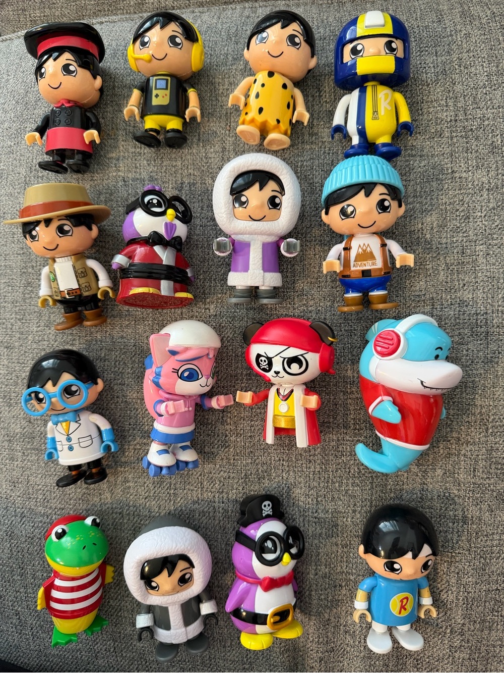 Bonkers Toys 17 pcs Ryan’s World Collectible Kids Character Toy Figures Playset